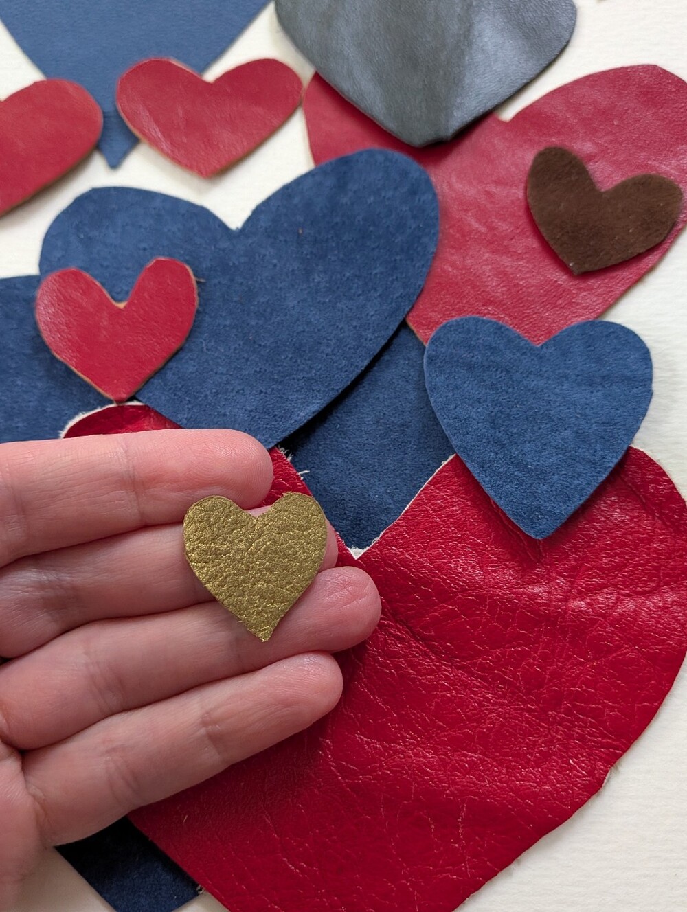 🗝️FREE Leather Hearts